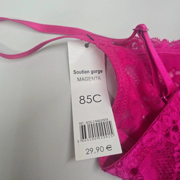 Soutien gorge en dentelle neuf - photo numéro 3