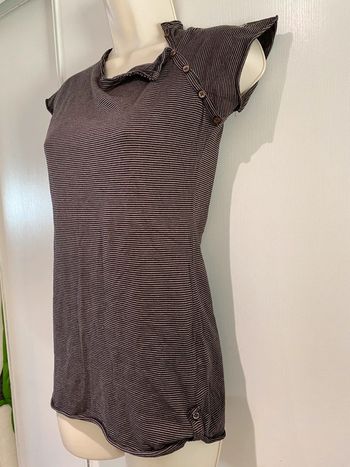 T-shirt taille S. 100 % coton Bizzbee.