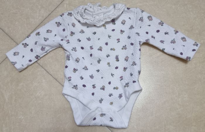 11 Body à fleurs Primark 1 mois