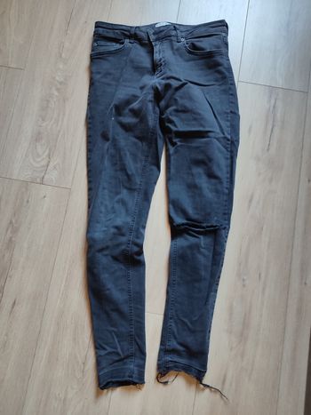 Jean troué noir T40