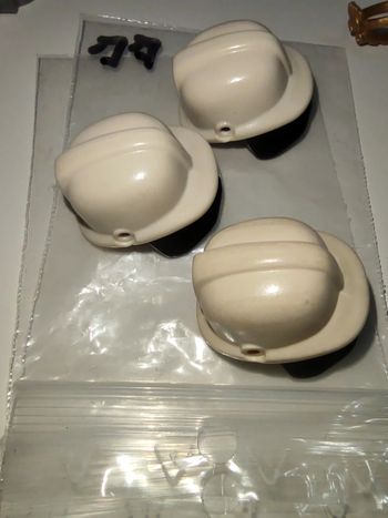 Lot chapeau casque de chantier playmobil