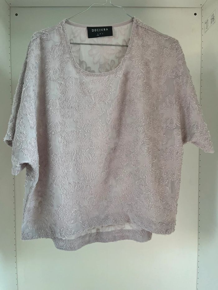 Teeshirt rose pale a relief fleuri