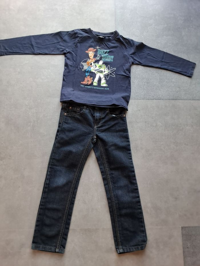 Ensemble 6 ans jean Kiabi et tee-shirt Toy Disney. Parfait état
