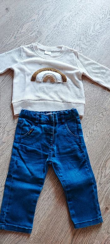 Ensemble jean et pull en très bon état taille 9 mois