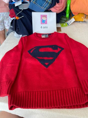 Pull mailles gap, quatre ans. Superman.