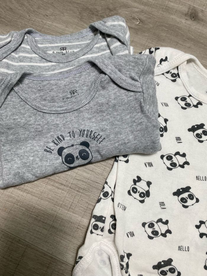 Lot de 4 Bodys - 6 Mois - photo numéro 2