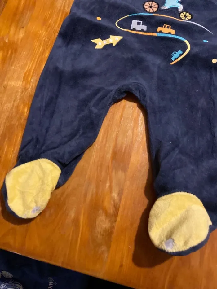 Lot de 3 pyjamas hiver 6mois - photo numéro 3