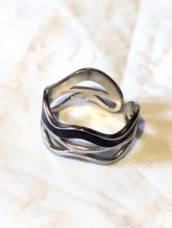 Bague Anneau Ouverte Large Ondulée Bande Noire Bijou Argenté Fantaisie Femmes