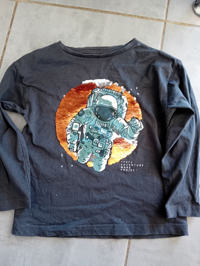 Tee shirt manche longue 5 ans.