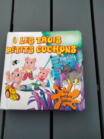 Livre les trois petits cochons page cartonné