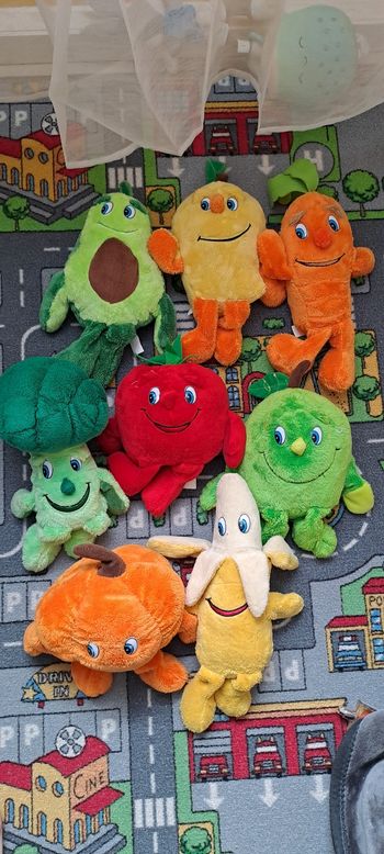 Lot peluches fruits et légumes