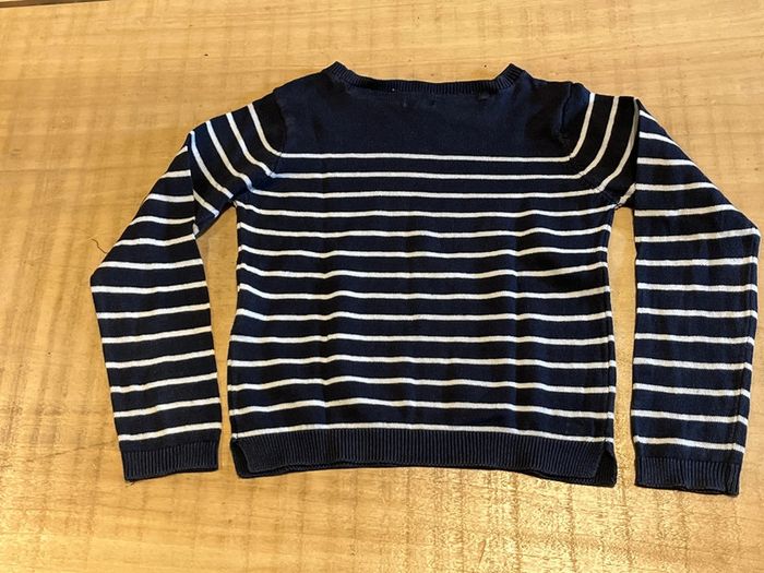 Pull marinière fin  bleu marine à rayures blanches de chez Kiabi en 6 ans - photo numéro 7