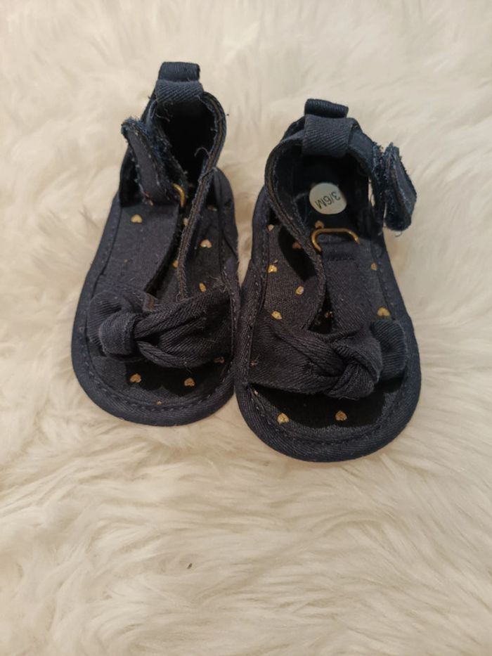 Sandales taille 3/6 mois
