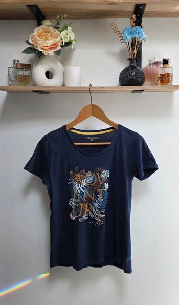 T-shirt Bleu Marine TQF Collection Motif Floral Adventure Awaits Très Bon État Taille L