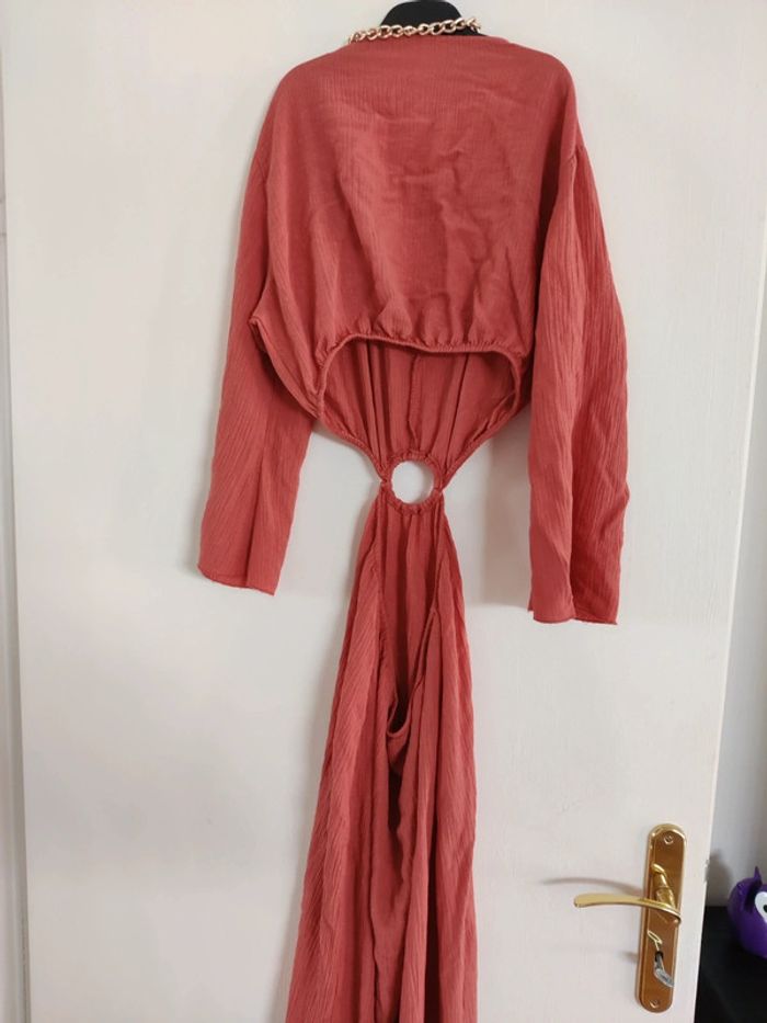 Robe longue
Ouverture sur les côtés - photo numéro 3