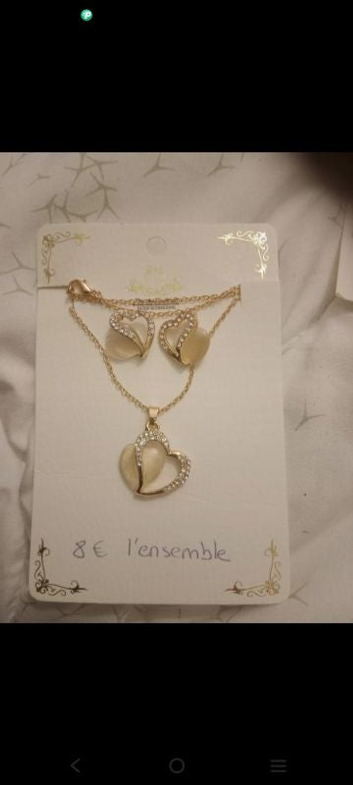 Parure collier et boucles d'oreilles