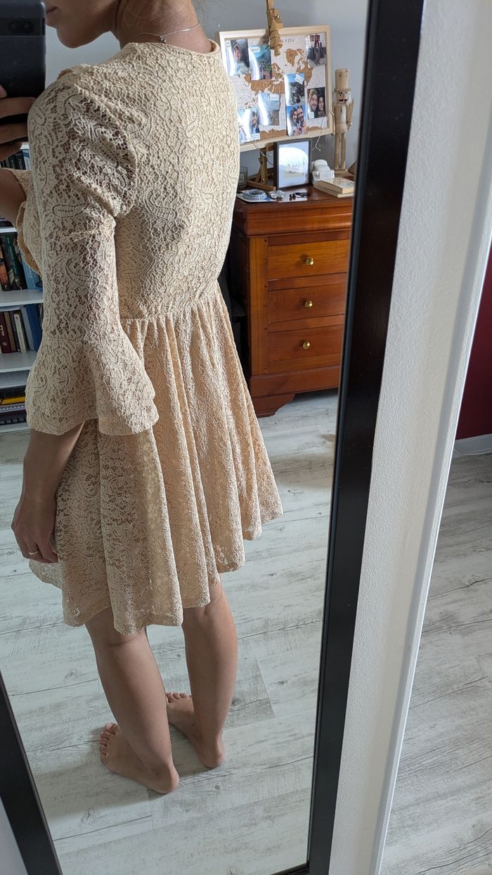 Robe dentelle longueur genoux - photo numéro 2
