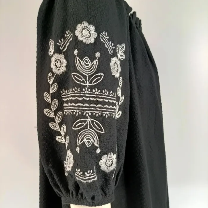 Robe noire courte robe, broderie bleurs FH évasé été motif fleur A127 - photo numéro 6