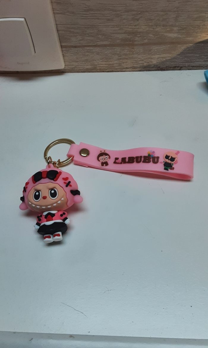 Porte clés Labubu modèle rose - photo numéro 4
