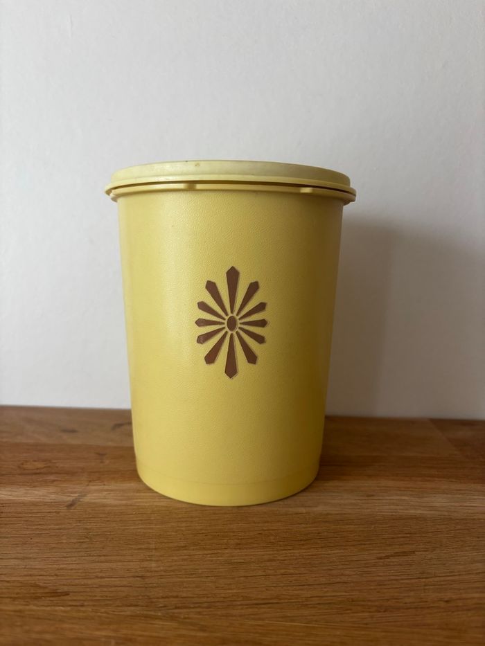 Vintage boîte Tupperware soleil orange - photo numéro 1