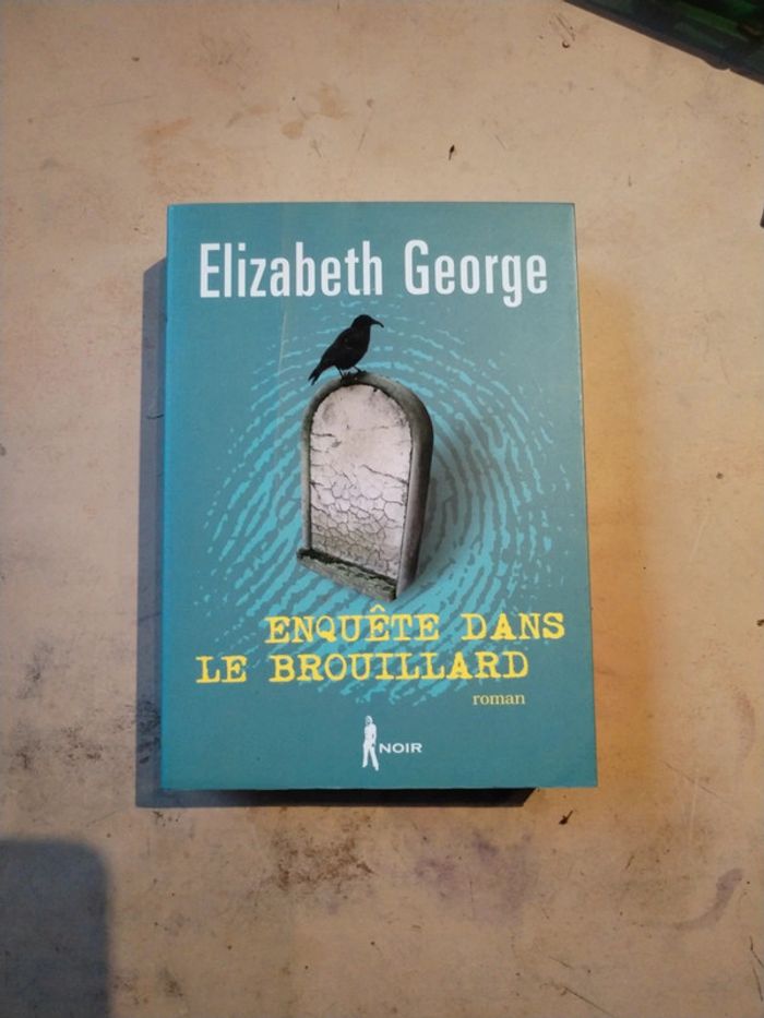 Enquête dans le brouillard