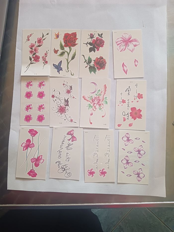 Ensemble tatouage neuf fleurs