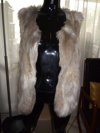 superbe veste fourrure sans manches PIMKIE taille S