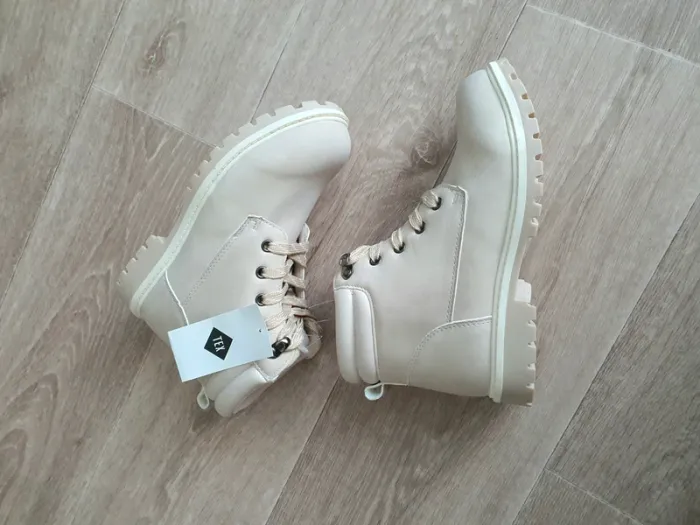 Bottines à lacets beiges taille 34 neuves - photo numéro 6