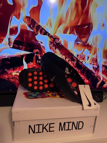 Nike mind 001