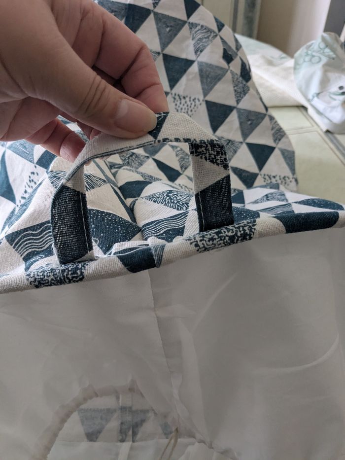 Beau panier à linge grande capacité. Taille 100 litres - photo numéro 8