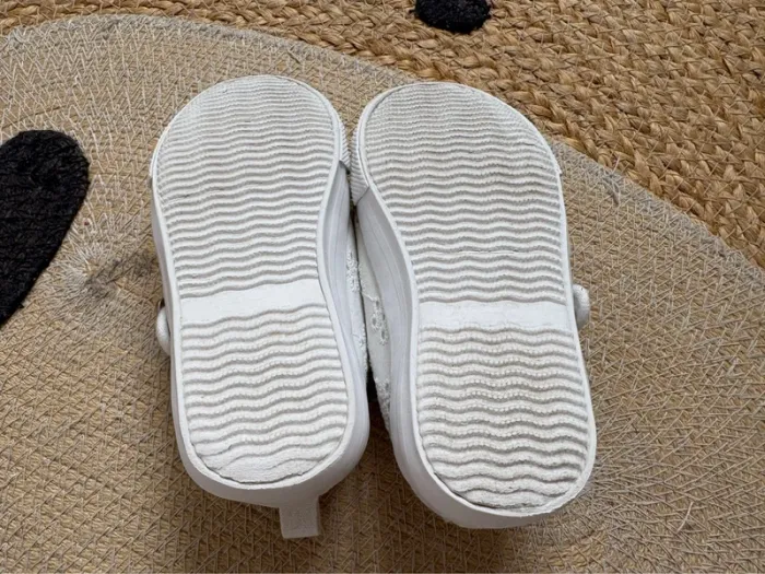 Chaussures babies toile blanc broderies anglaises Vertbaudet 23 - photo numéro 10