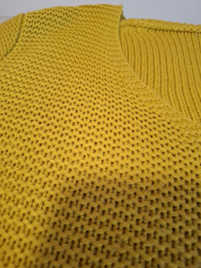 Joli pull femme C&A L col V moutarde très bon état - photo numéro 3