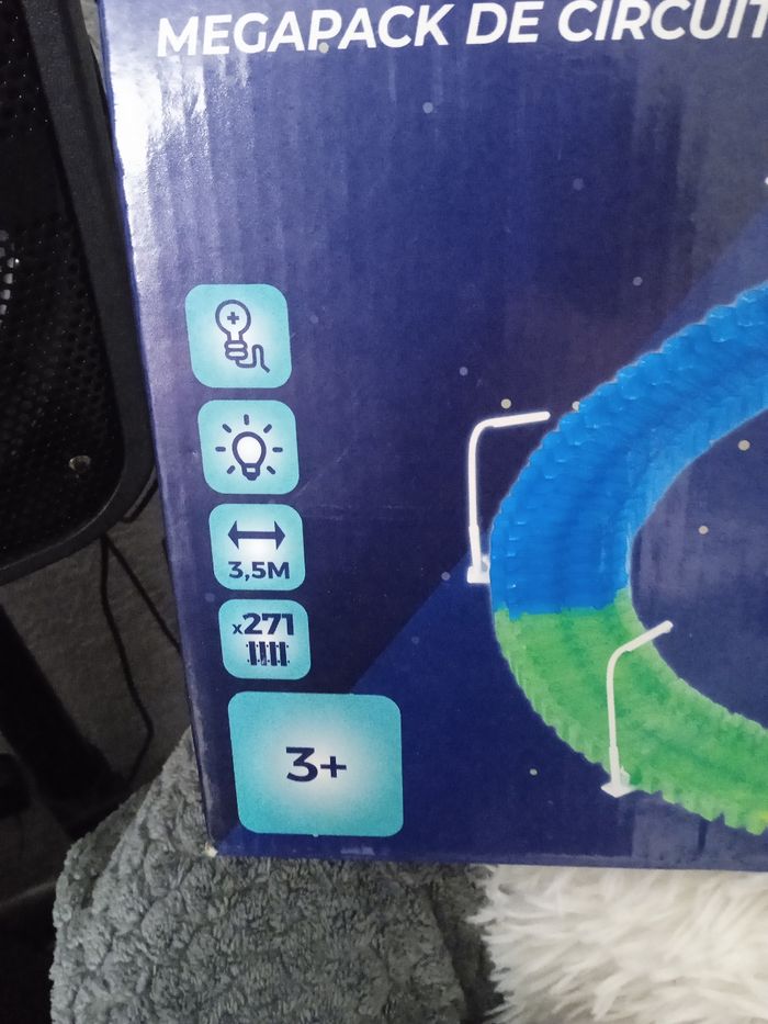 Circuit magique avec une voiture à led - photo numéro 5