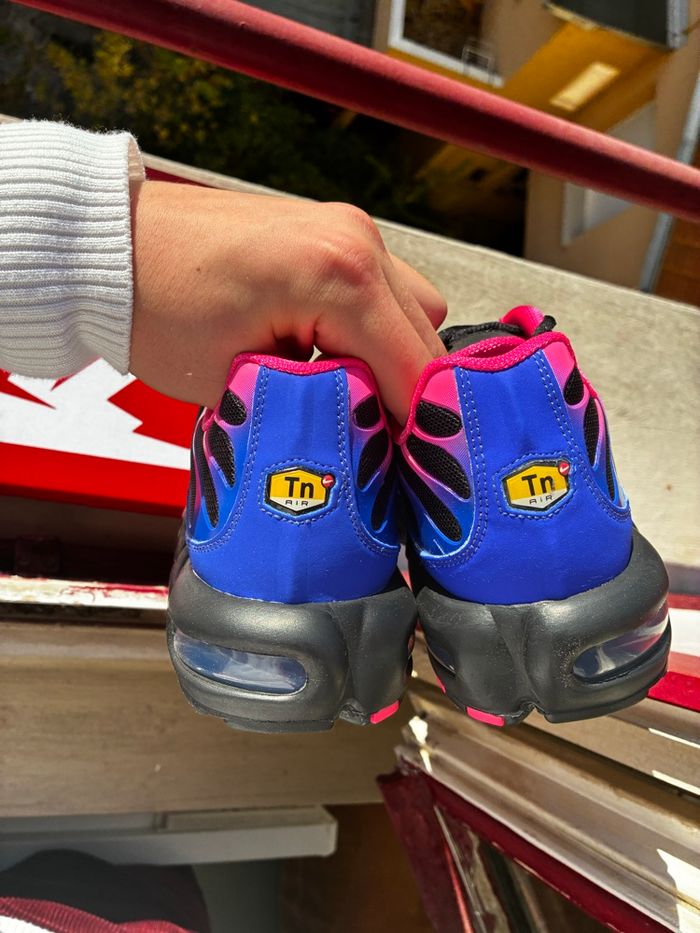 Nike Air Max Plus Noir/Racer Blue/Salsa Red/Hyper Pink - Taille 43 - Neuves - photo numéro 4