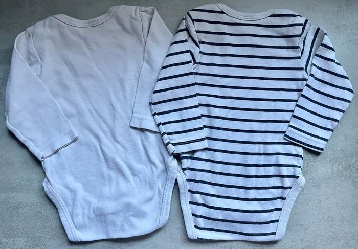 Lot 2 bodys 6 mois C&A - photo numéro 2
