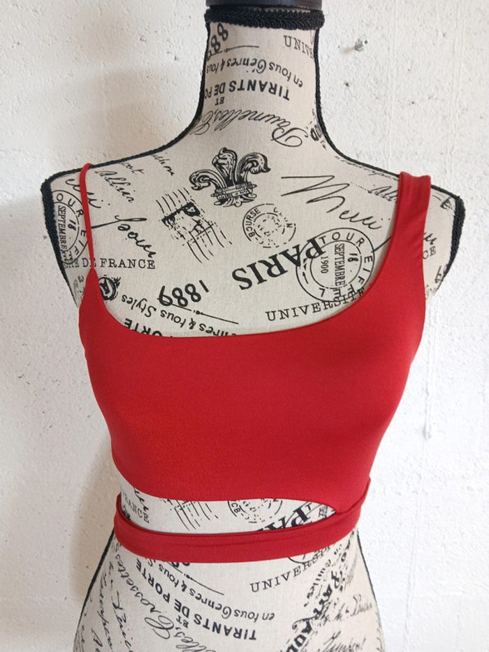 Crop top asymétrique rouge grenat L. Wood Taille S Très bon état - photo numéro 7