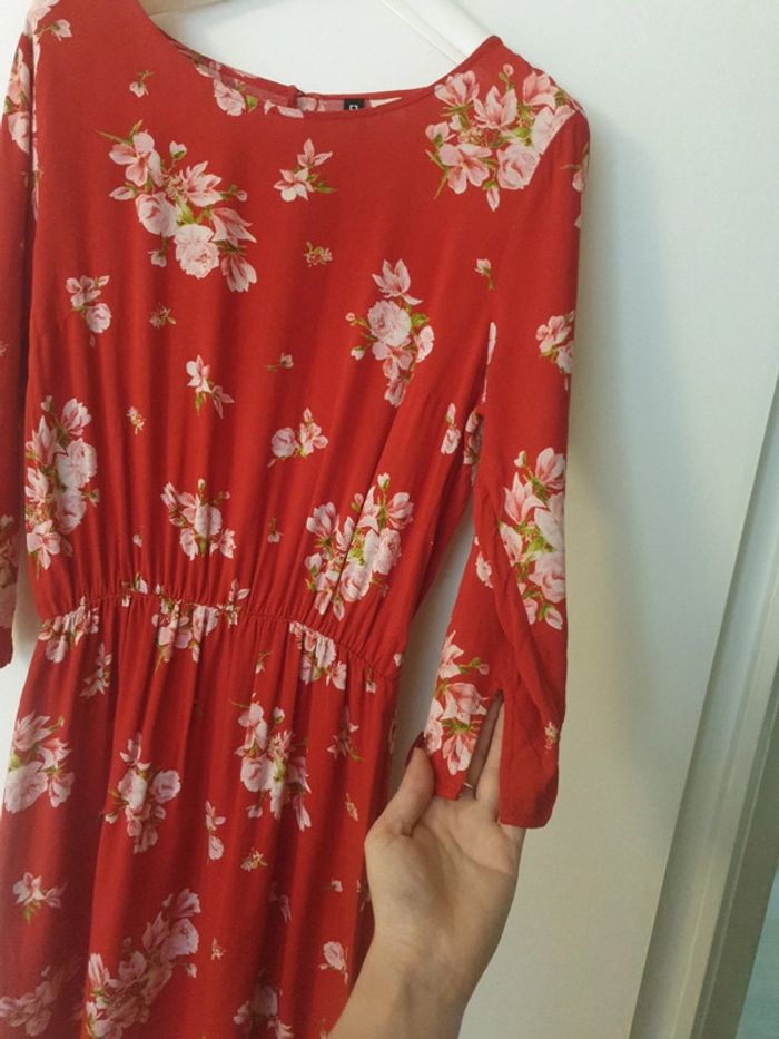 Jolie robe rouge fleurie 🌸 - photo numéro 4