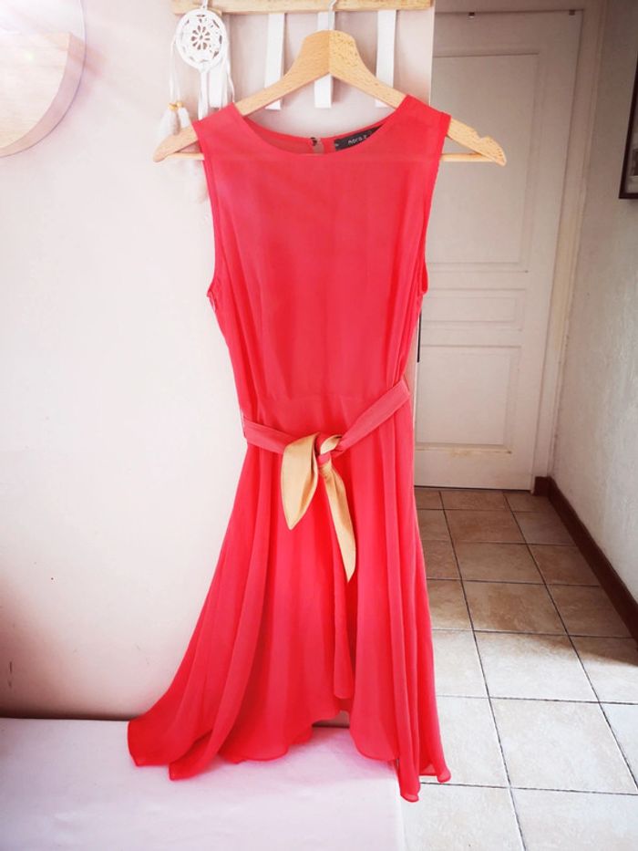 Robe corail avec ceinture
