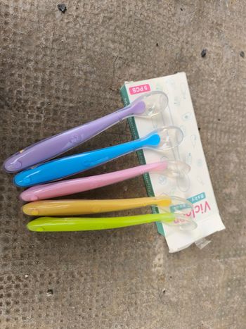 Lot de 5 petites cuillères bébé - NEUF