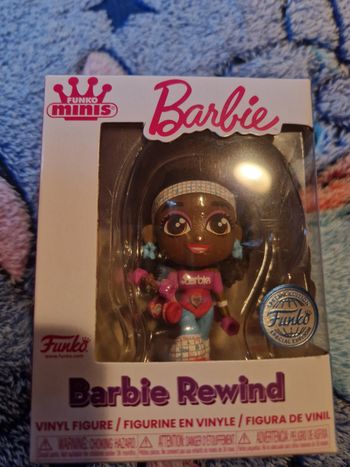 Mini barbie figurine