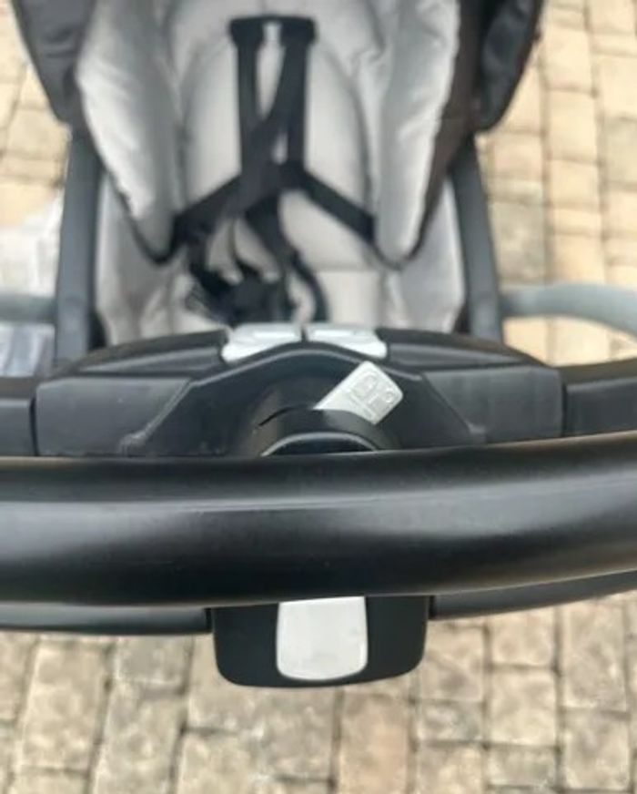 Poussette triple peg perego en excellent état, vendu avec son habillage de pluie - photo numéro 5