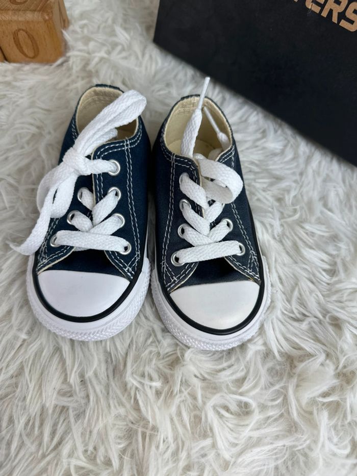 Paire de basket converse Marine taille 20 - photo numéro 2