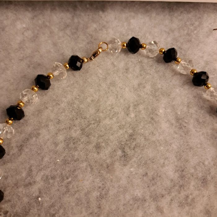 Collier ras de cou blanc noir et doré - photo numéro 5