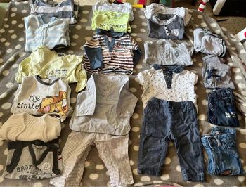 Lots de 21 pièces bon état général  taille 6 mois