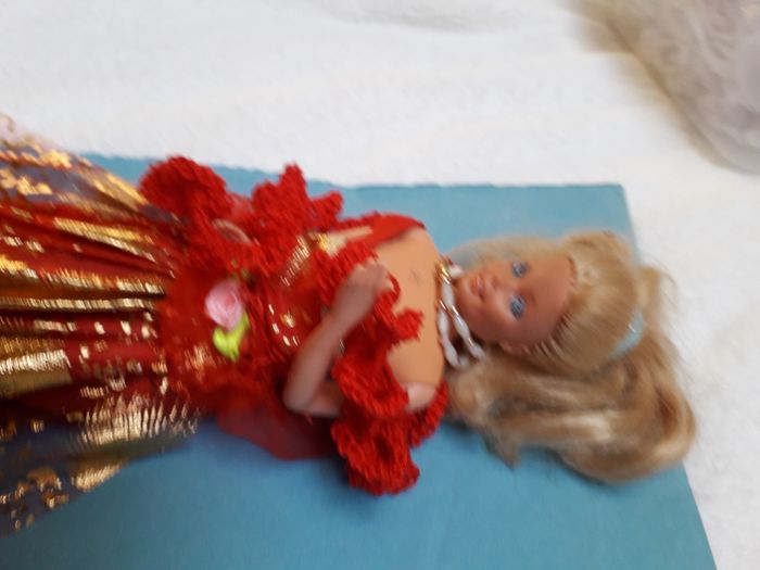Poupée Barbie habillée de neuf - photo numéro 2