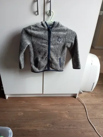 Gilet a capuche polaire