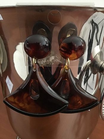 Très beaux clips couleur écaille vintage. Années 80