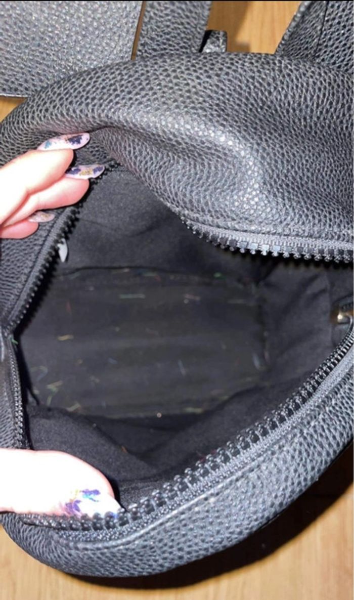 Sac à dos Mickey noir - Très bon état - Utilisé 2/3 fois - photo numéro 3