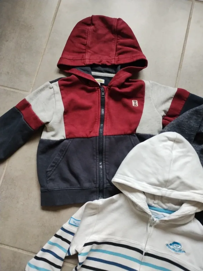 3 gilets zippés à capuche 4 ans - photo numéro 2