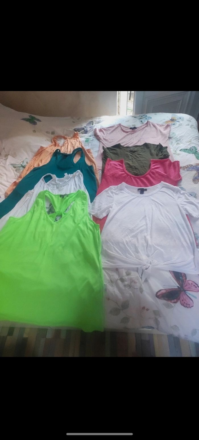 Lot de 8 débardeurs et t-shirts femme taille 42